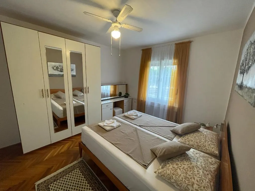 Apartman Pcelica Apartment Pula